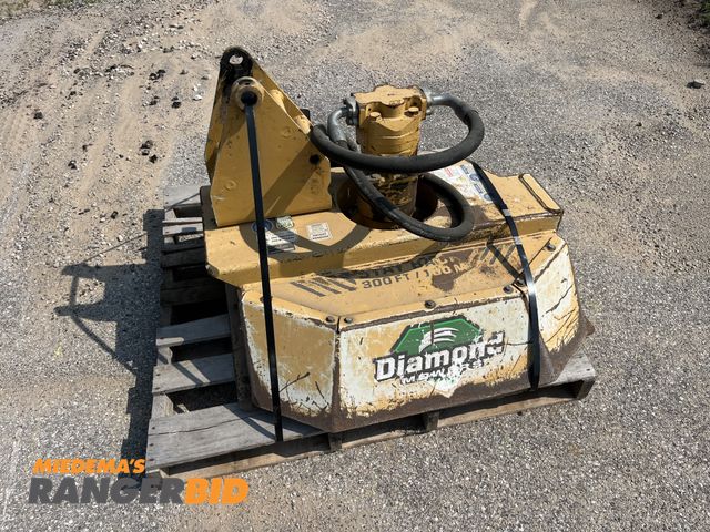 Lot 30-1060 - 2020 Diamond FBC-036-H Brush Cutting Head 36" Comes with new box of teeth