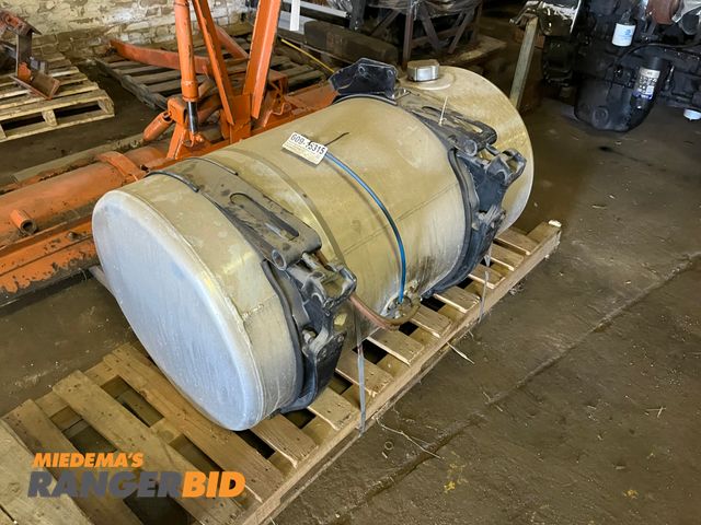 Lot 30-3964 - Freightliner 100 gallon fuel tank