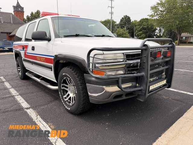 Lot 30-3911 - 2001 Chevrolet Suburban 1500 (113,019 miles,  Fire Dep) SUV 4x4