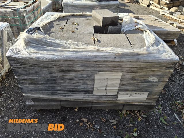 Lot 30-1299 - Belgard 4" x 8" x 12" Blocks