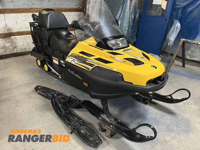 Lot 30-4415 - 2008 Ski-Doo 550F Skandic Snowmobile