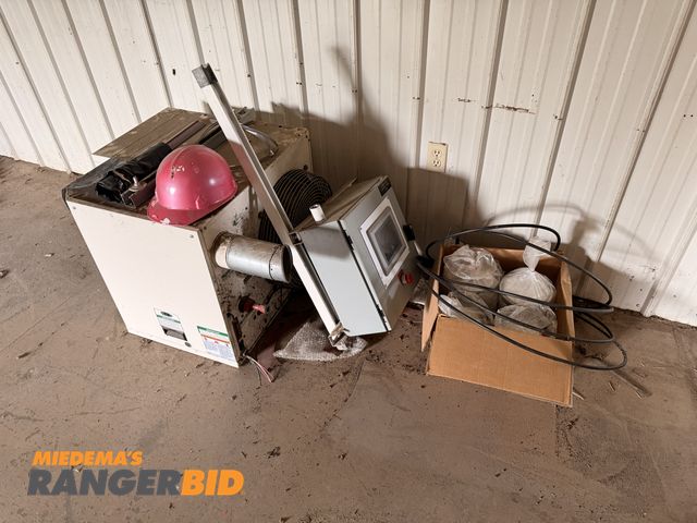 Lot 30-3172 - Lot includes Reznor heater (works) as well as Epoxy (appears to have both parts)