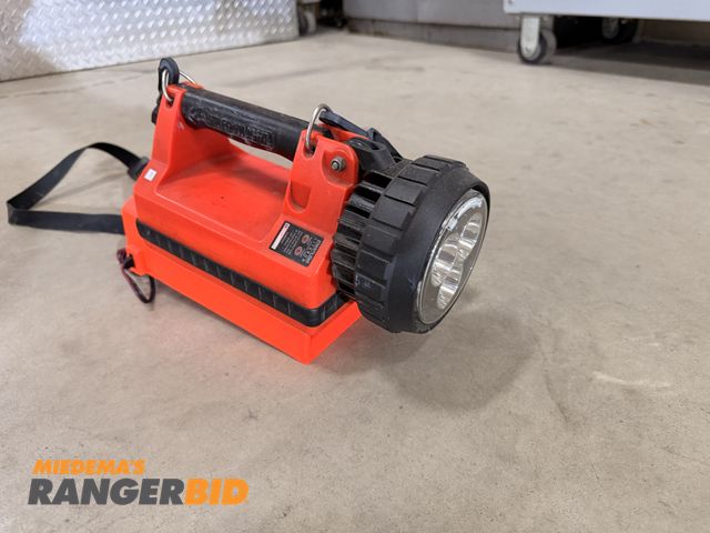 Lot 30-3556 - (1) Streamlight Litebox Lantern LED with charger and battery Battery Powered