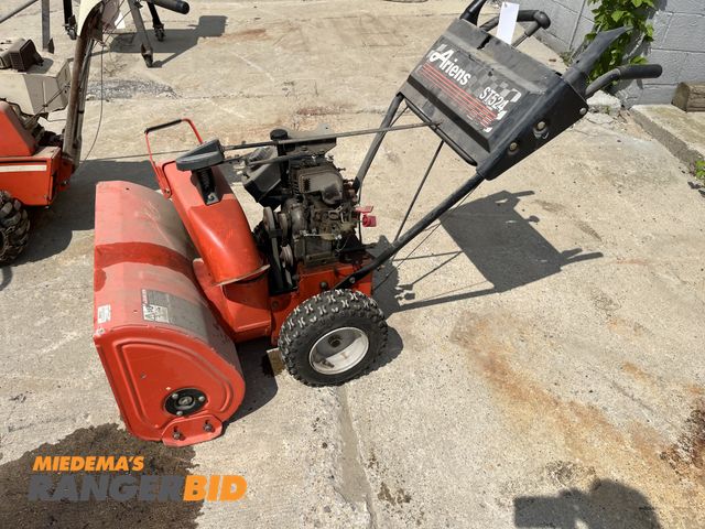 Lot 30-1698 - Ariens ST524 2-Stage Self-Propelled Snow Blower