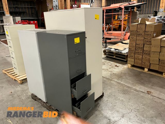Lot 30-3995 - Lot of (3) filing cabinets