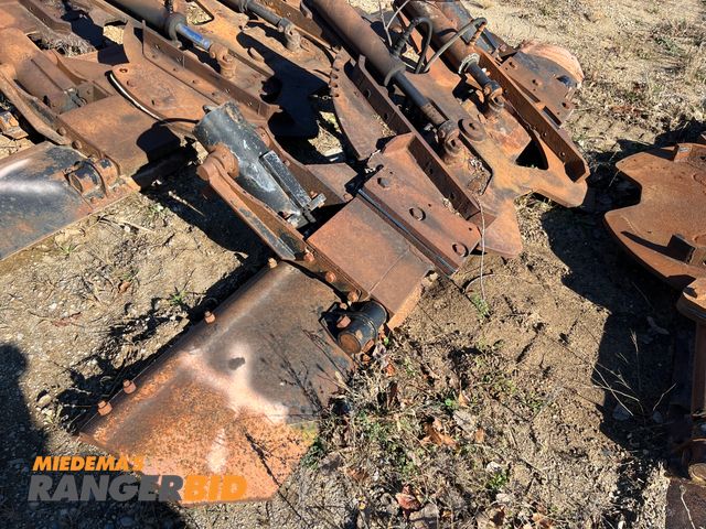Lot 30-2506 - (1) 12' Belly Plow /  Under belly scraper, comes with all the components. Municipality owned, seller will load.
One or more of the hoses needs to be replaced.
