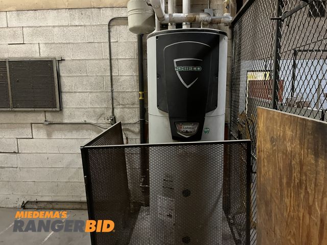 Lot 30-4520 - Gas Free Standing Sheild . Water Heater