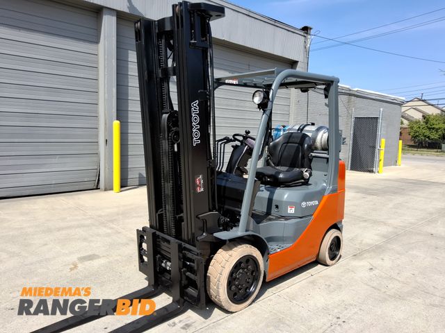 Lot 30-11502 - 2018 Toyota 5,000lbs Capacity Forklift - See Video for Operation, With Forkposition