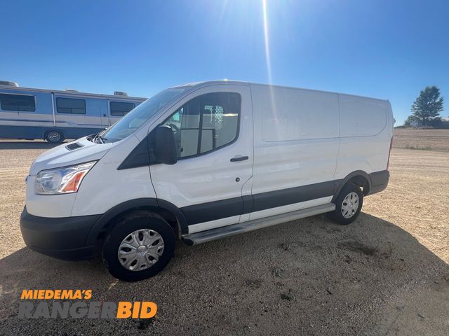 Lot 30-JX141 - 2017 Ford Transit 250 Cargo Van RWD 2017 Ford Transit 250 with 388924 miles. Runs great, fleet maint...