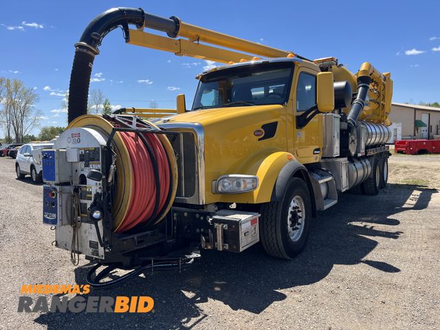 Lot 30-3809 - 2017 Peterbilt 567 6x4 Vactor 2115 Plus  Combo Guzzler