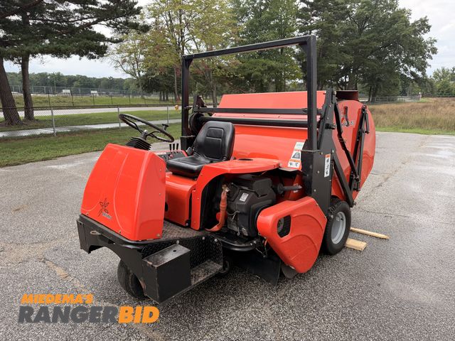 Lot 30-3271 - 2005 Smithco Sweep Star 60 Sweeper