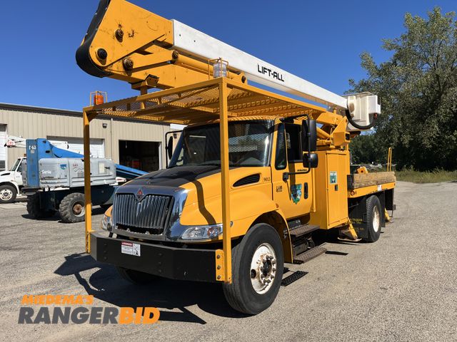 Lot 30-1193 - 2006 International 4400 SBA 4x2 with 34,314 miles 55' Boom Truck / Bucket Truck / Aerial Bucket Truc...