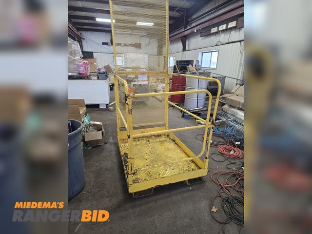 Lot 30-2693 - Fork Lift Safety Cage