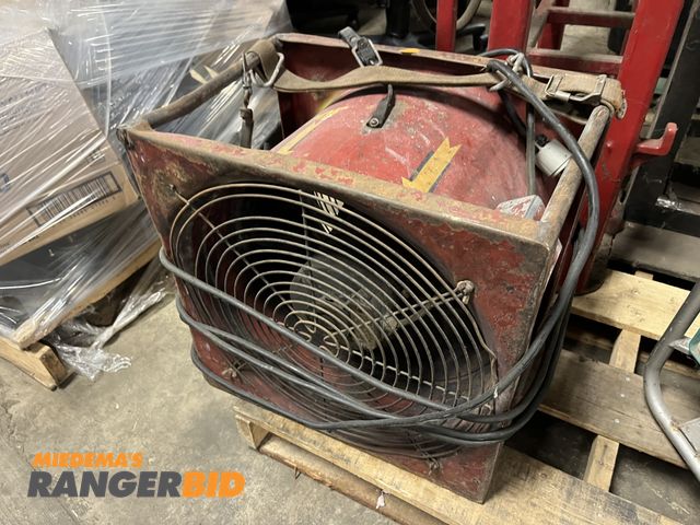 Lot 30-4981 - Air ventilator . .