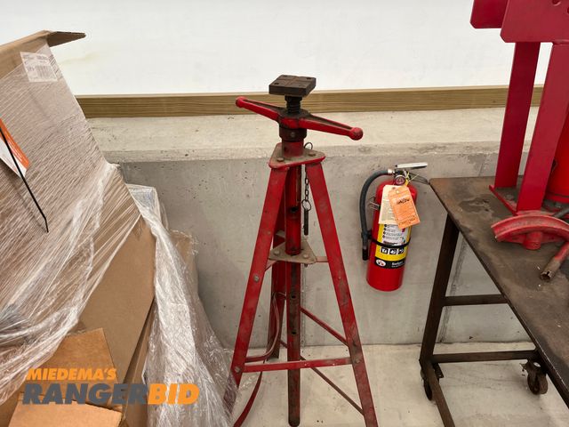 Lot 30-3404 - 1 Transmission Jack