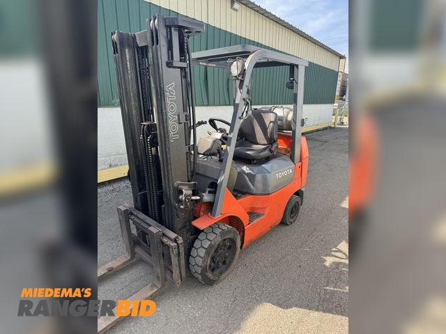 Lot 30-2261 - Toyota 7fgcu25 Forklift Toyota forklift 5000 lb the propane i not ncluded see video below