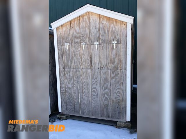 Lot 30-11021 - Blind 4. Approximate max dimensions: Height 92", width 67", depth 90"