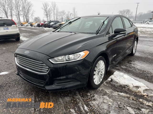 Lot 30-4855 - 2016 Ford Fusion SE Sedan Hybrid FWD