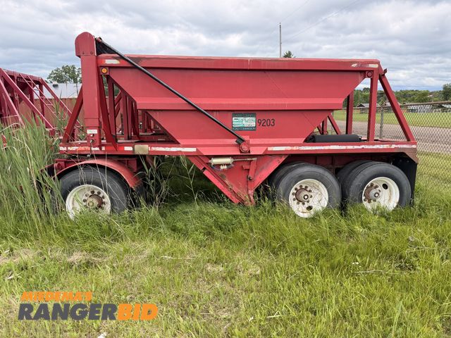 Lot 30-3945 - 1995 Yale V bottom Pull Type Tri-Axle Gravel Trailer Pup Bottom Dump / Belly Dump / V-Ditcher