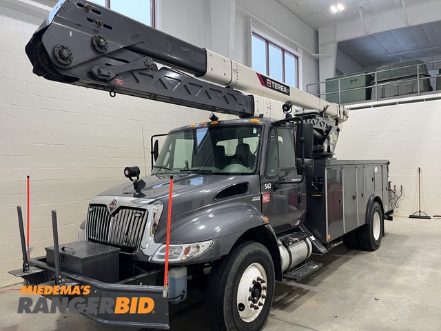 Lot 30-4955 - 2013 International 4300 SBA 4X2 Low Miles 55' Boom Truck / Bucket Truck / Aerial Bucket Truck