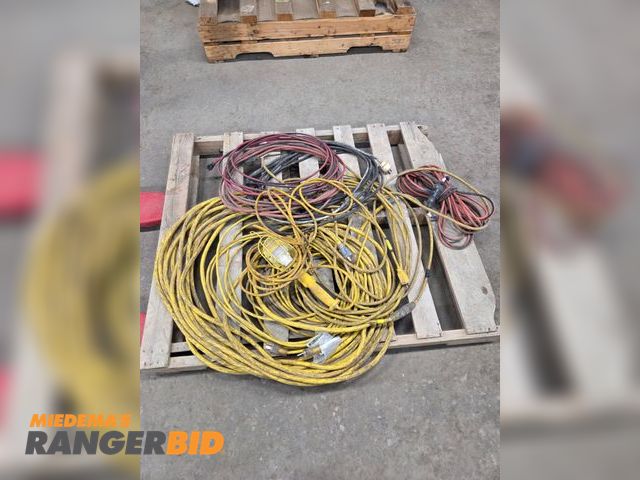 Lot 30-4812 - Pallet of miscellaneous extension cords