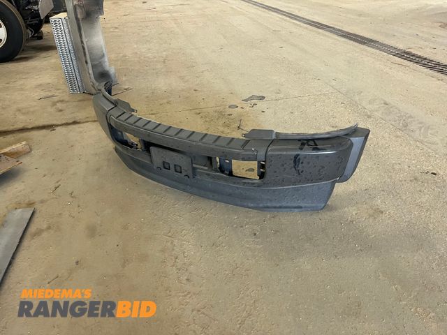 Lot 30-3953 - 1 New 2017 Ford F550 Bumper Never used.