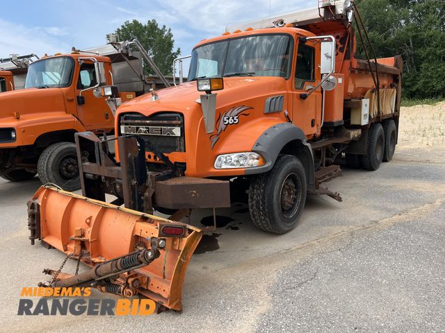 Lot 30-1513 - 2009 Mack GU800 Granite 6X4 Dump Truck