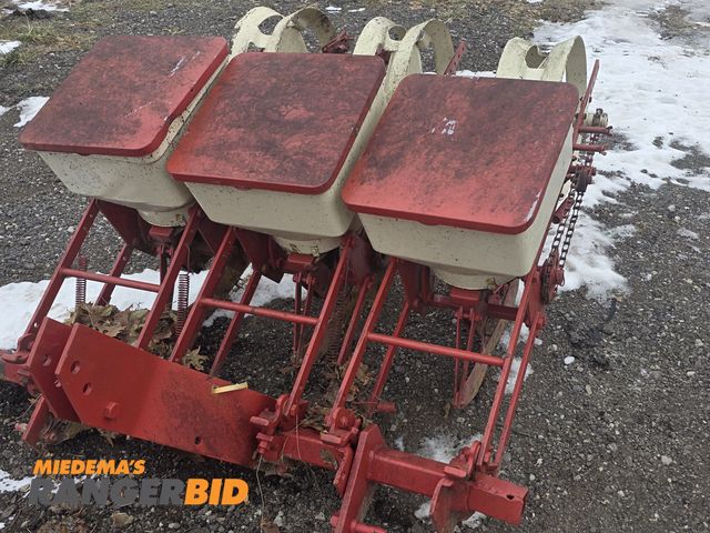 Lot 30-10871 - 3 row corn planter 3-Point could be turned into a 2 row easy enough, unknown brand of boxes, Home ma...