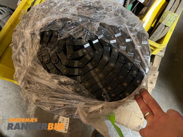 Lot 30-562 - Everything on this pallet including Belts, Alternators, Chain for live bottom Salter