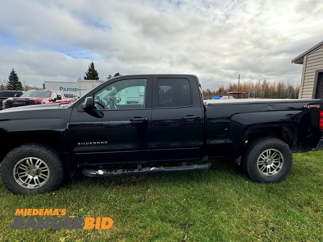Lot 30-10036 - 2016 Chevrolet SILVERADO LT Extended Cab Pickup Truck 4x4 Plow mount and accessories may be removed prior to sale.