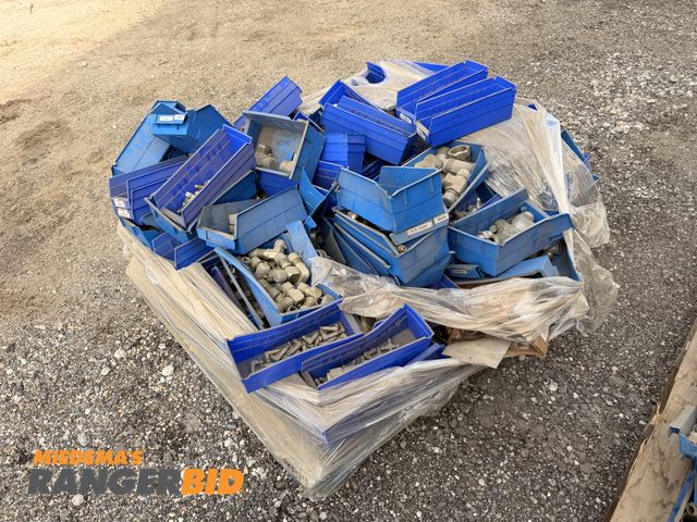 Lot 30-4042 - Pallet full of Hydraulic fittings