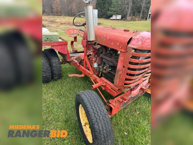 Lot 30-10141 - Tractor Older tractor, no sure of year or model, i think it’s a ford, but not sure, need battery, ru...