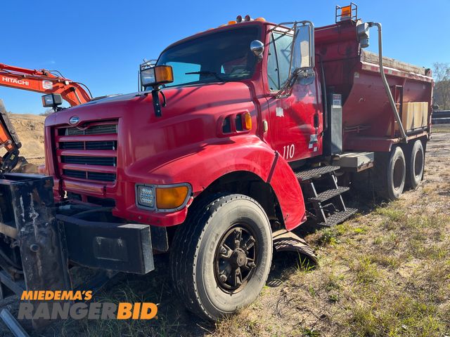 Lot 30-2536 - 2000 Sterling LT9500 with a 12.0L L6 DIESEL engine. Dump Truck