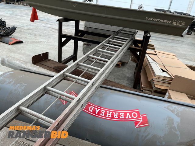 Lot 30-3637 - 1 Extension Ladder