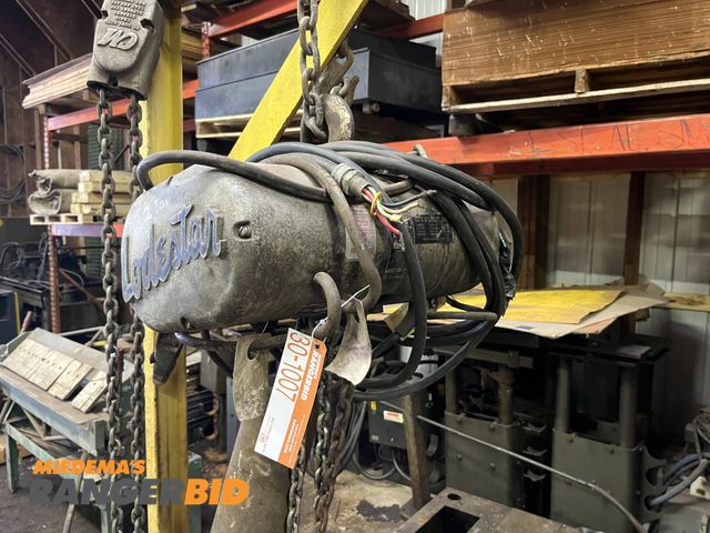 Lot 30-1007 - Lodestar 2 ton Hoist
