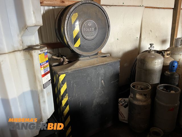 Lot 30-4293 - (2) Toledo Scales Comes with frame and box