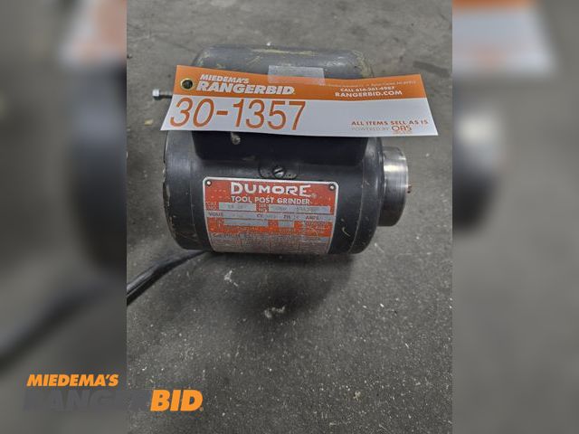 Lot 30-1357 - DuMore Tool Post Grinder