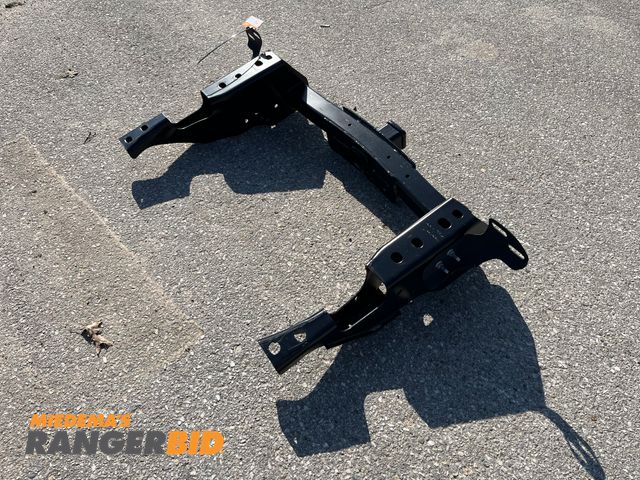 Lot 30-664 - 1 2025 Ford F-250 Hitch assembly. Never used.