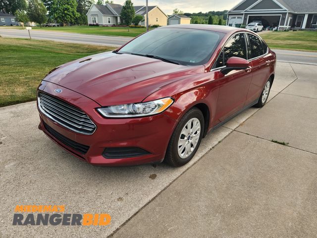 Lot 30-1598 - 2014 Ford Fusion Sedan FWD
