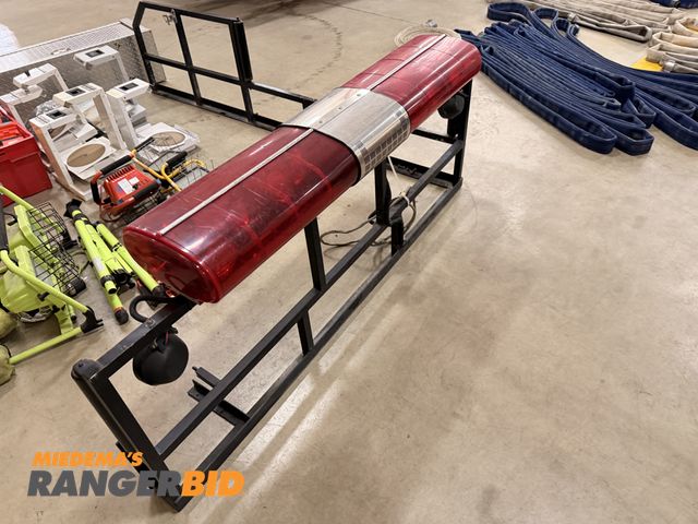 Lot 30-3555 - Rack with strobe for 8' truck bed