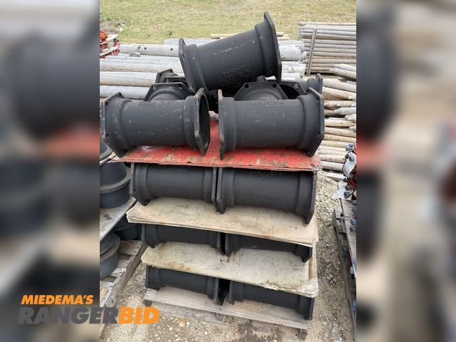 Lot 30-5818 - Lot of approx. (23) SIP, C153 D1350 CDMJT, 8" x 8" cast iron T's.