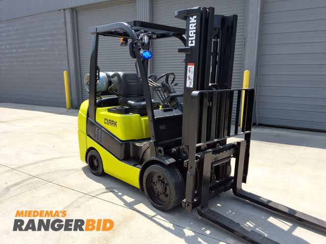 Lot 30-257 - 2015 Clark 6,000lbs Capacity  Forklift  - See Video for Operation