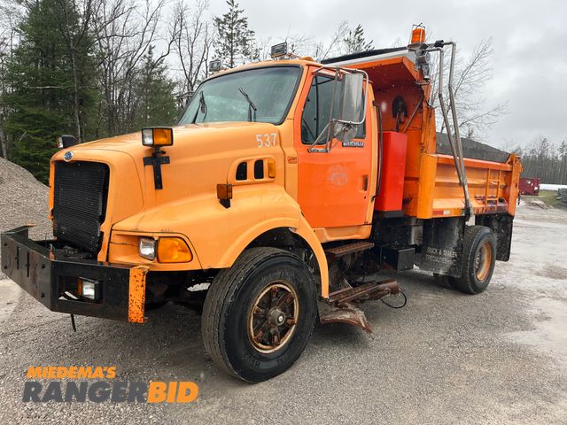 Lot 30-2246 - 1997 Ford L9513 4X2 with a 10.5L L6 DIESEL engine. Dump Truck