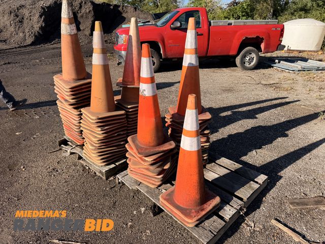 Lot 30-3630 - Lot of construction cones