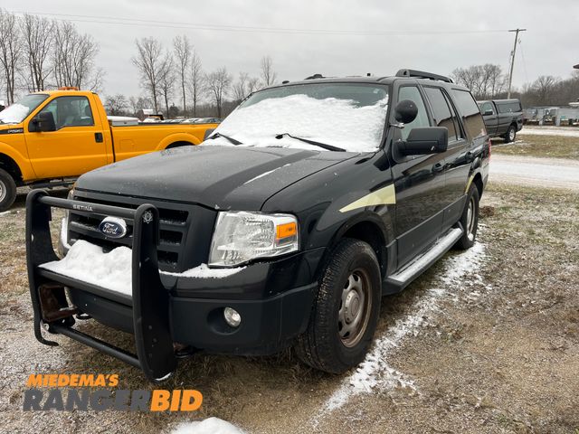 Lot 30-2612 - 2014 Ford Expedition with a 5.4L V8 SOHC 16V FFV engine. XL SUV 4x4