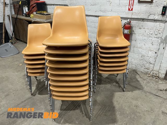 Lot 30-4933 - 30 Stackable Chairs, plastic with metal legs