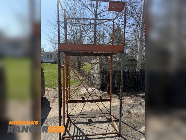 Lot 30-11075 - 1 Forkable Scaffolding, Adjustable Height. Collapsed the work platform is 6'. can be fastened into e...