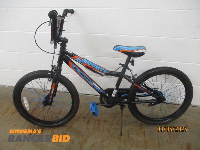 Lot 30-10639 - Schwinn Twister BMX Bicycle