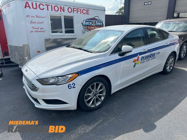 Lot 30-3256 - 2017 Ford Fusion SE