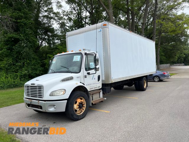 Lot 30-3113 - 2006 Freightliner Box Truck M2 106 Medium Duty Business Class 4x2 Box Truck